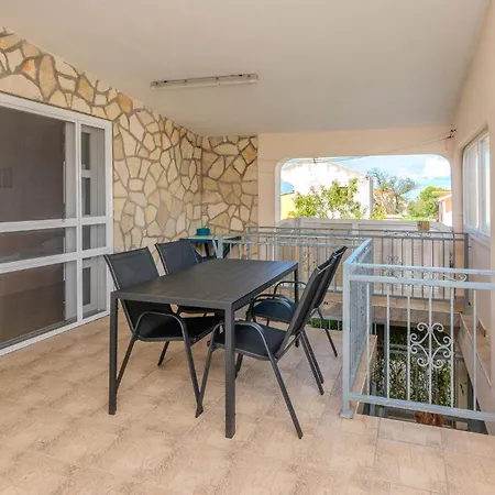 Gorgeous In Zukve Vrsi